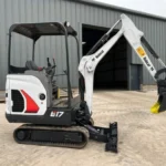 BOBCAT 320 + 3 GODETS – Mini Pelle 1.5T