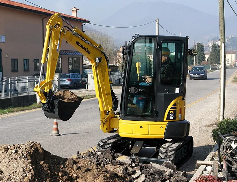 PC26_1-1 Komatsu pc26mr-3 + 3 godets – mini pelle 2,8t – Image 1
