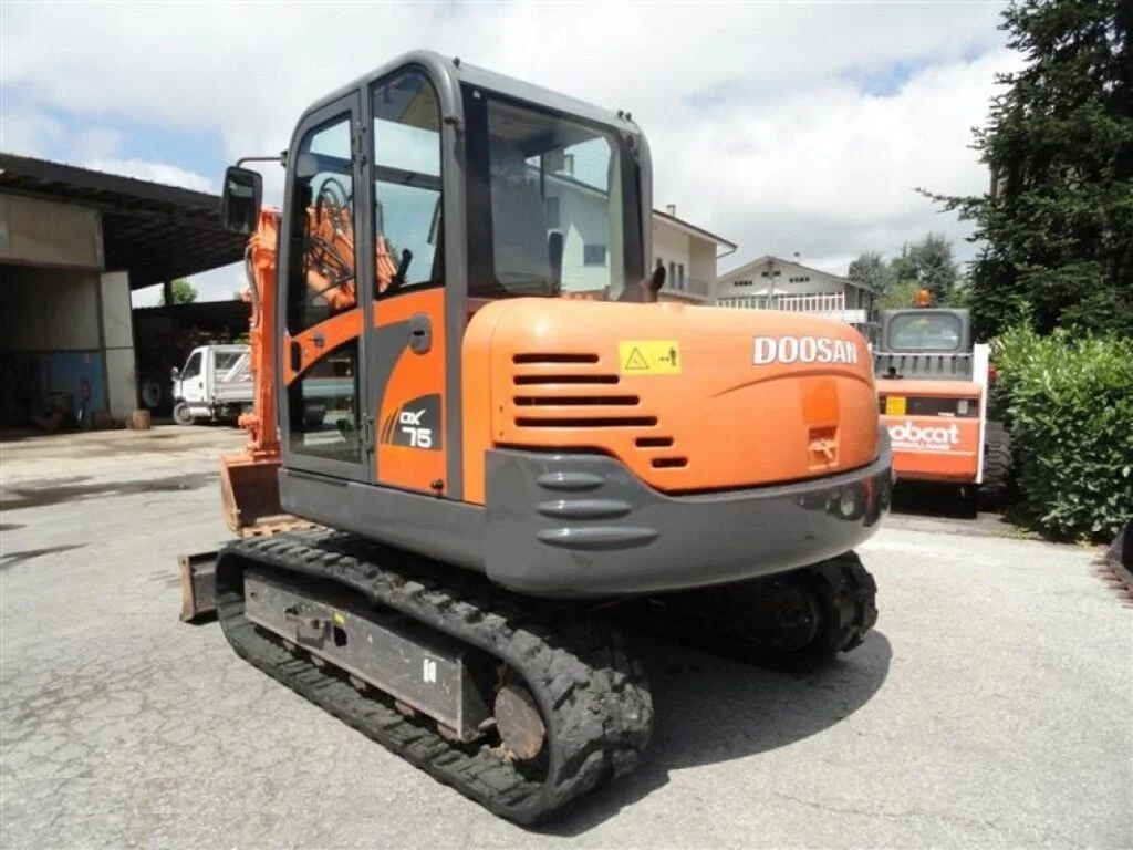 a10-8-1 Doosan dx 75 + 3 godets / 2010 mini pelle 7,42t – Image 1