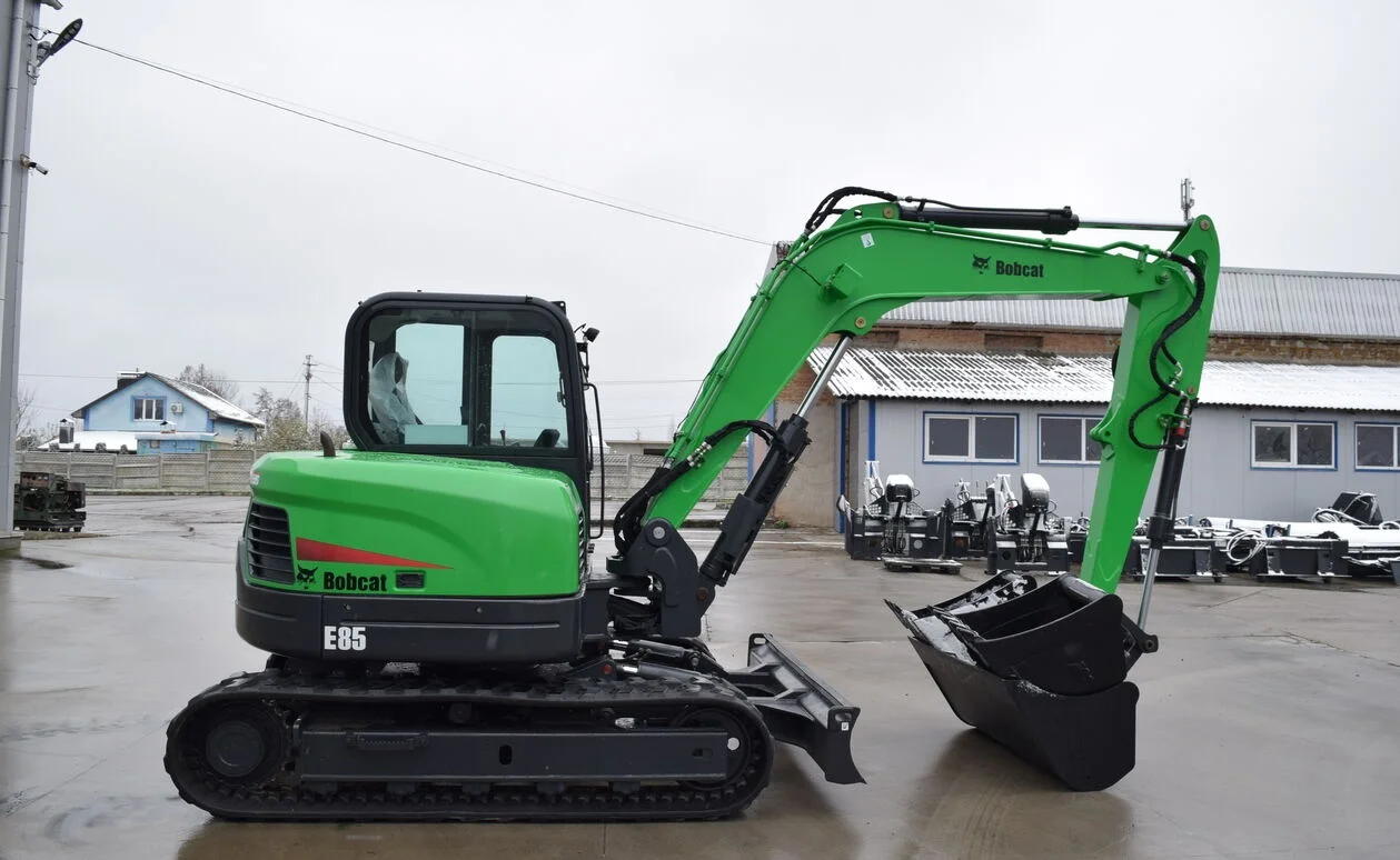 b6-2-1 Bobcat e85 + 3 godets / mini pelle 8,5t – Image 1