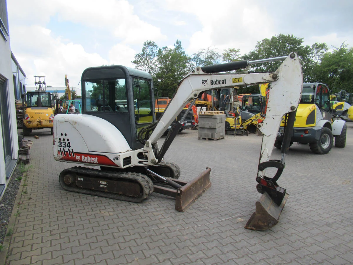 bbc1-4 Bobcat x334 + 3 godets – mini pelle 3,4t – Image 1