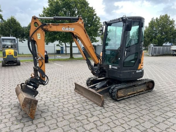 c2-4-600x450 Case cx26c + 3 godets + remorque – mini pelle 2,5t – Image 1