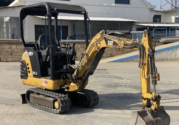 cat1-1-4-600x420 Caterpillar 301.5 + brh + 3 godets – mini pelle 1,71t – Image 1