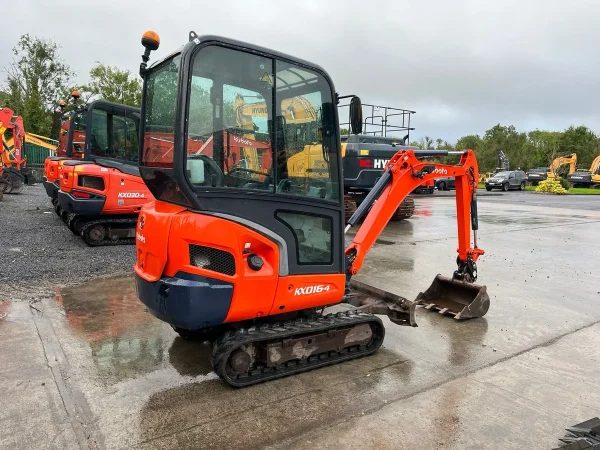 ku3-5-600x450 Kubota kx016-4 + 3 godets – mini pelle 1,7t – Image 1