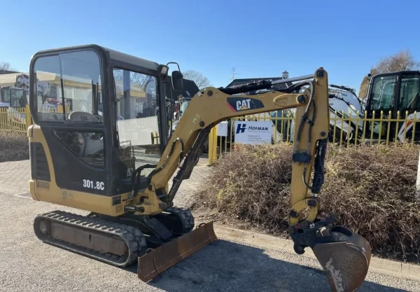 sa2-4-600x417 Caterpillar 301.8c + 3 godets – mini pelle 1,68t – Image 1
