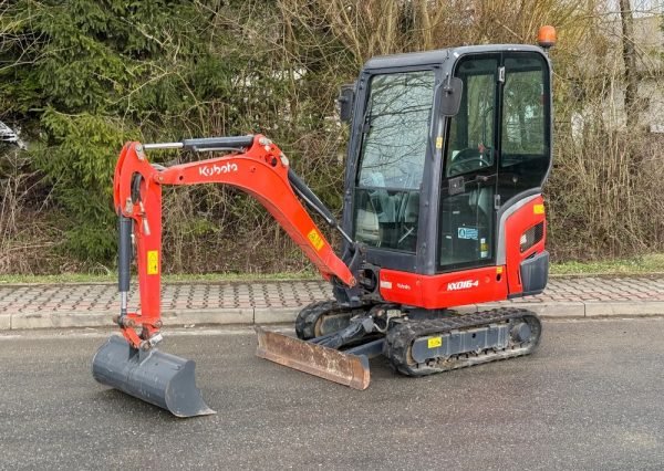 t1-4-600x426 Kubota kx016-4 + 3 godets – mini pelle 1,61t – Image 1