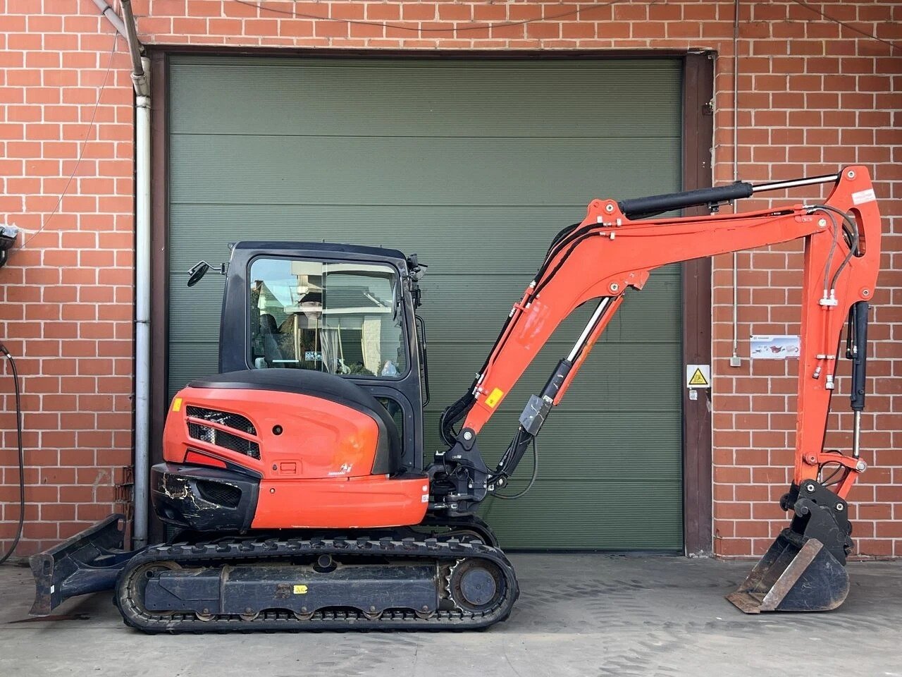 v11-11-1-4 Kubota kx057-4 + 3 godets – mini pelle 5,5t – Image 1