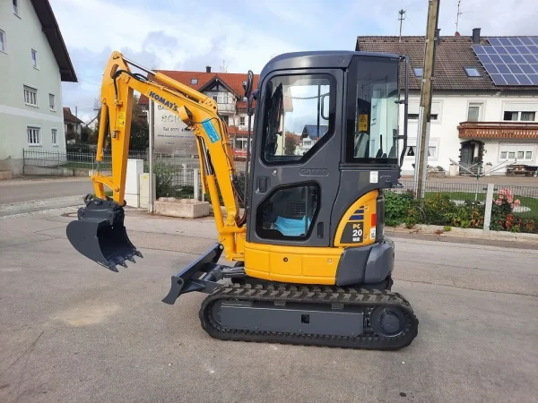 w1-8-600x450 Komatsu pc 20 + 3 godets – mini pelle 2t – Image 1