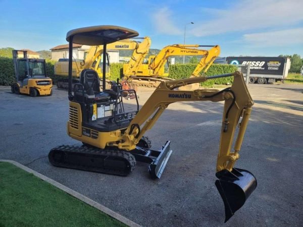 w5-7-600x450 Komatsu pc 18 mr2 + 3 godets – mini pelle 1,9t – Image 1